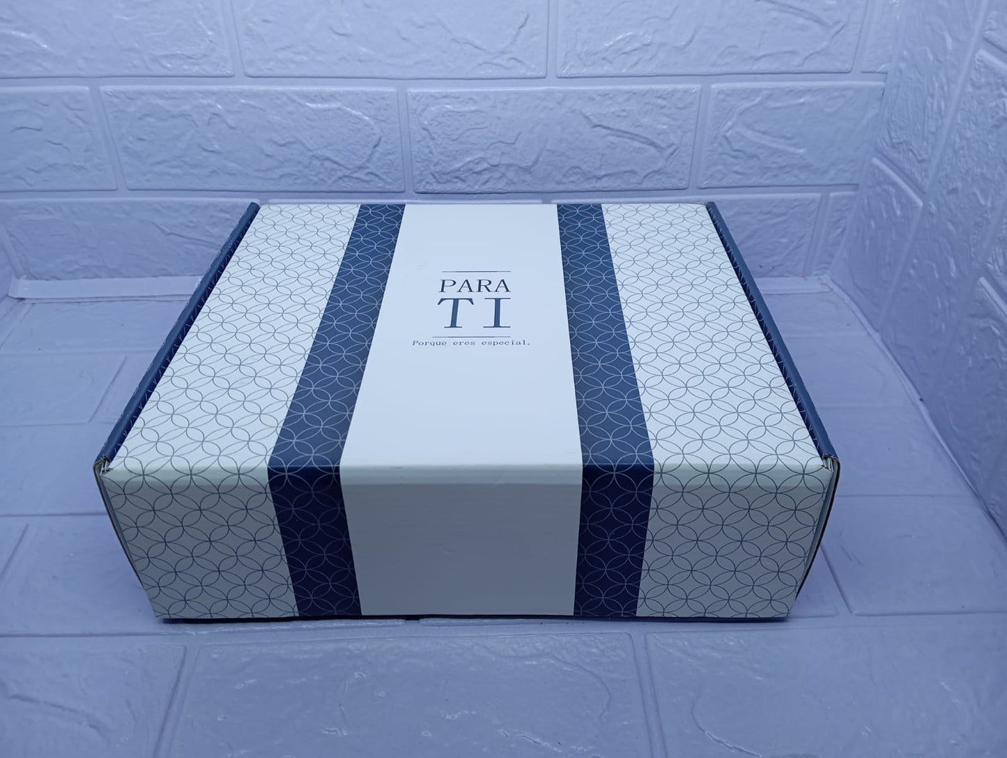 CAJA DE REGALO 30CM X 25CM X 9CM