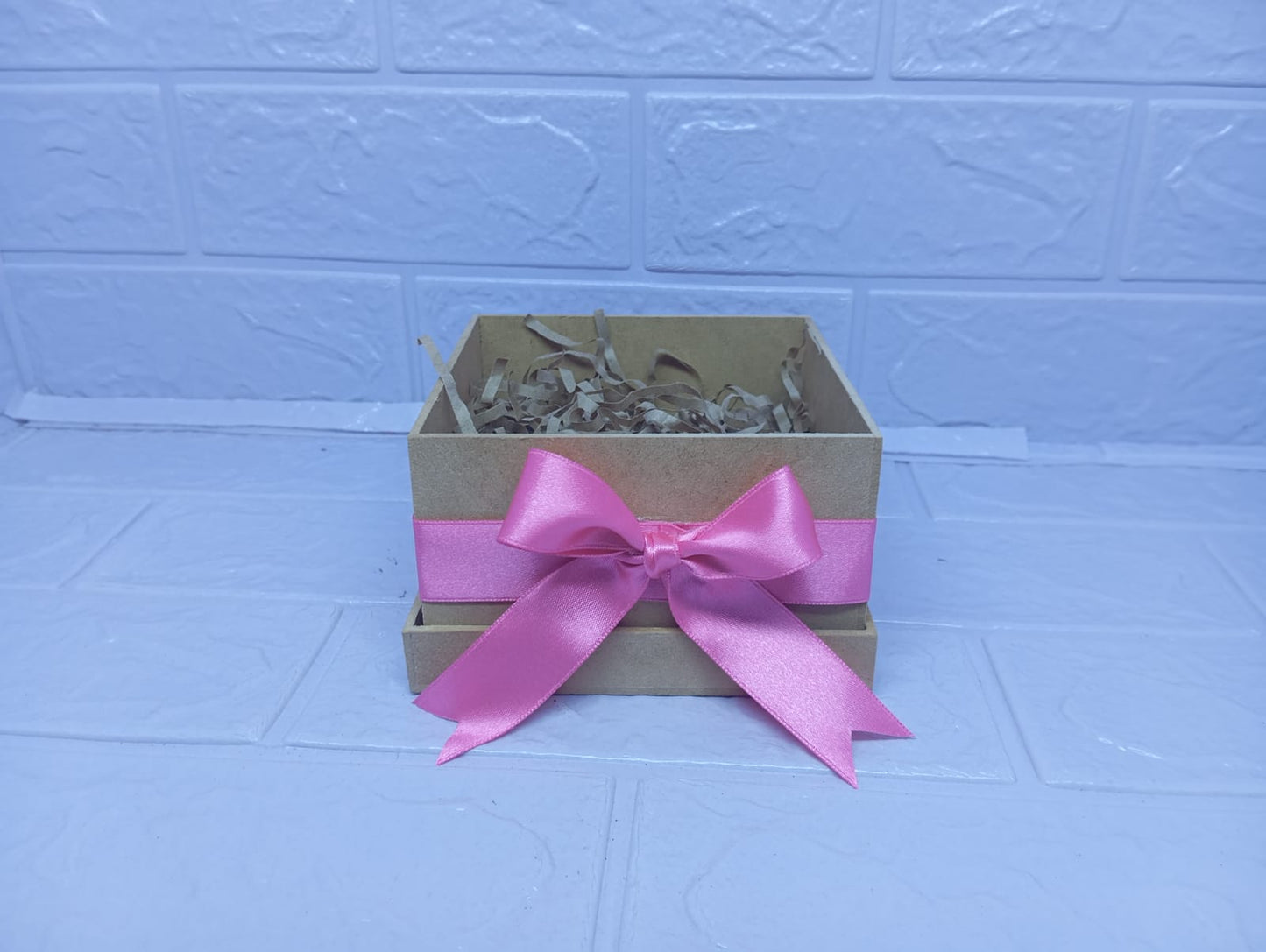 CAJA DE MADERA 22CM X 22CM