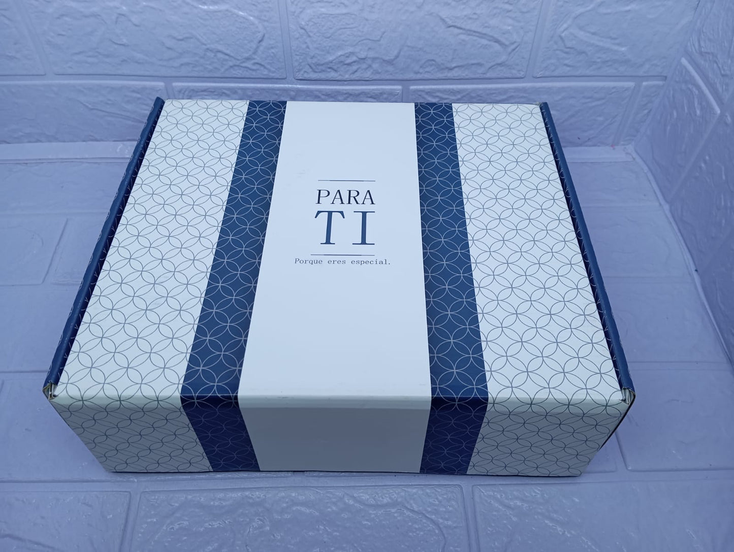 CAJA DE REGALO 30CM X 25CM X 9CM