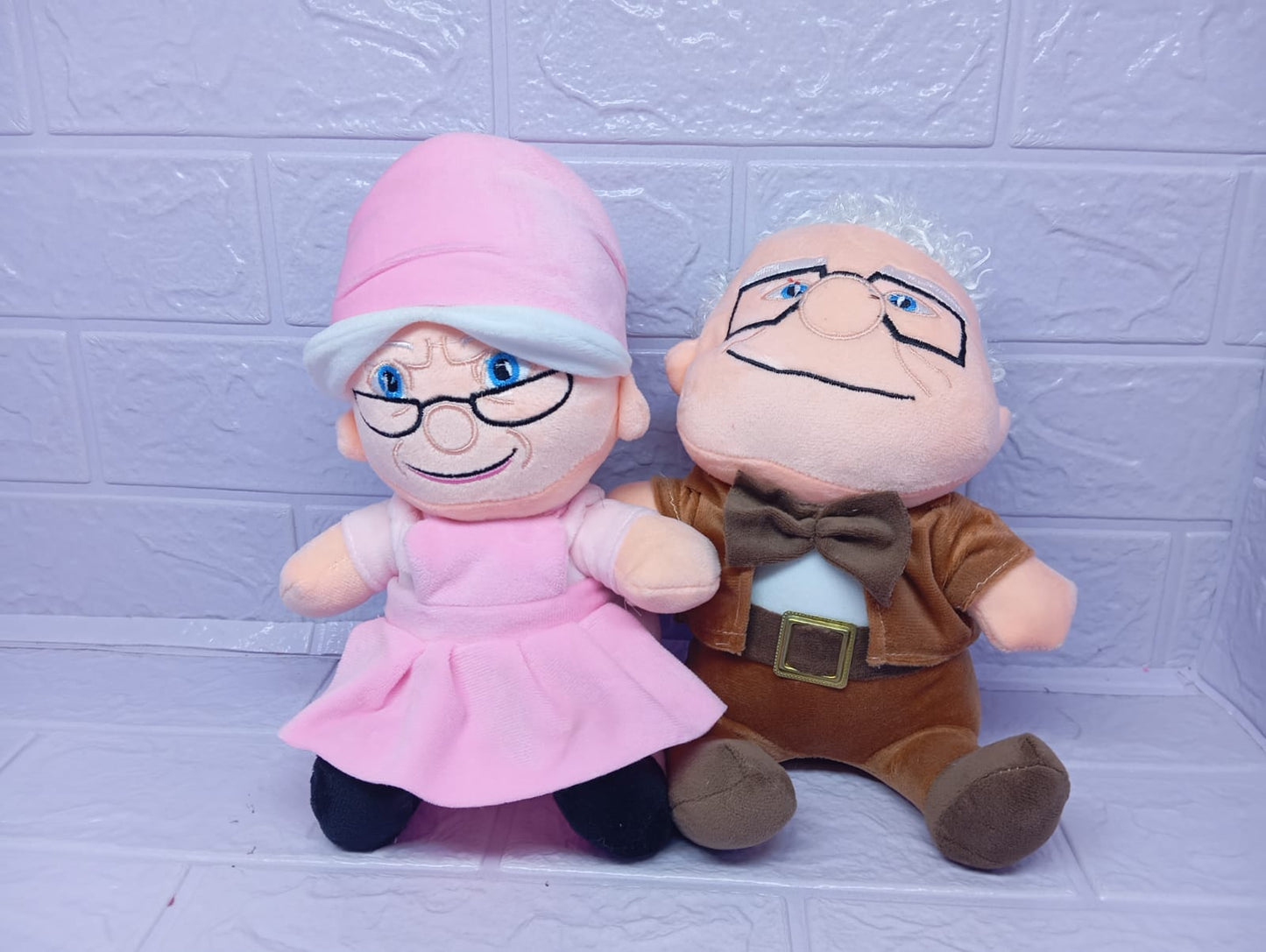 PAREJA DE ABUELITOS DE UP