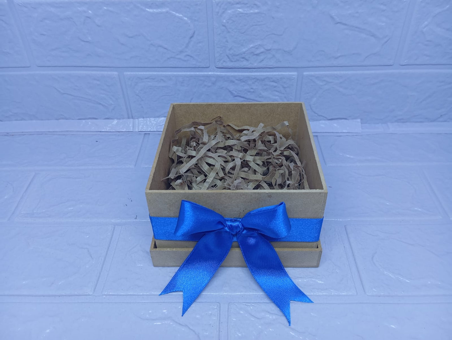 CAJA DE MADERA 22CM X 22CM