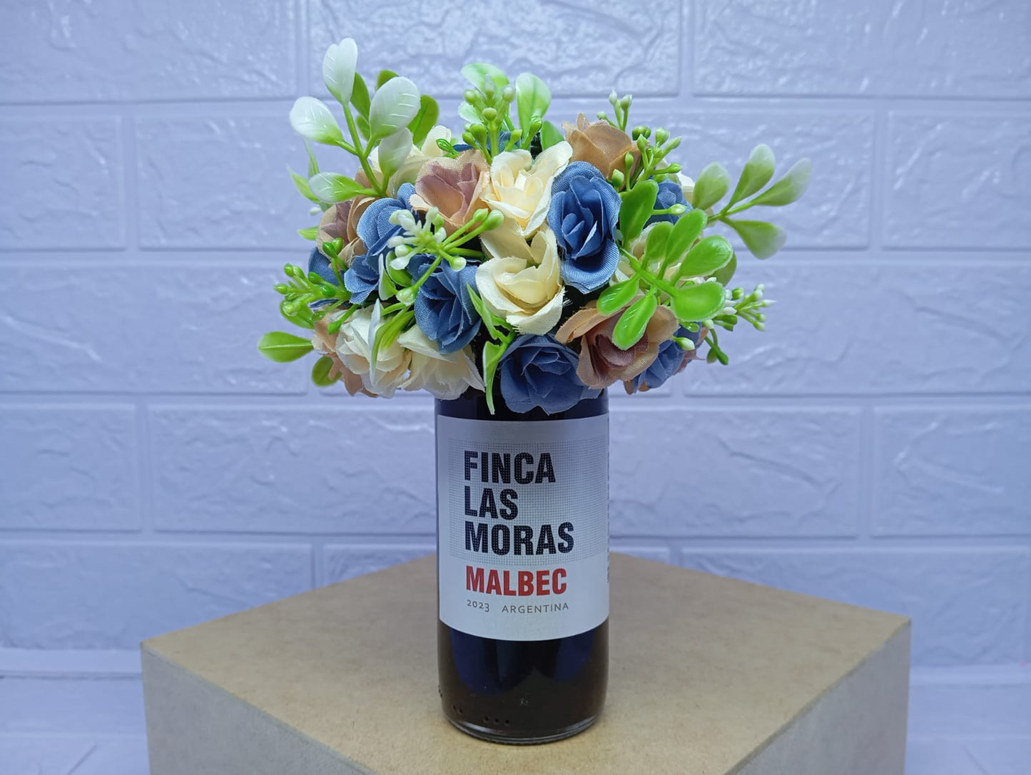 VINO CON FLORES